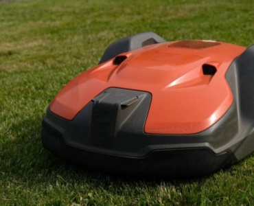 Roboty koszące - dlaczego są teraz tak chętnie kupowane?